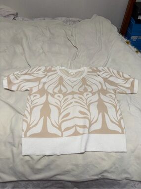 Cyrus Beige and White Short Sleeve Knit Sweater Women’s Small